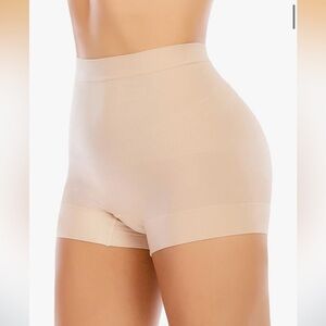 Medium Werena Seamless Shaping Boyshorts – NWT – Tummy Control